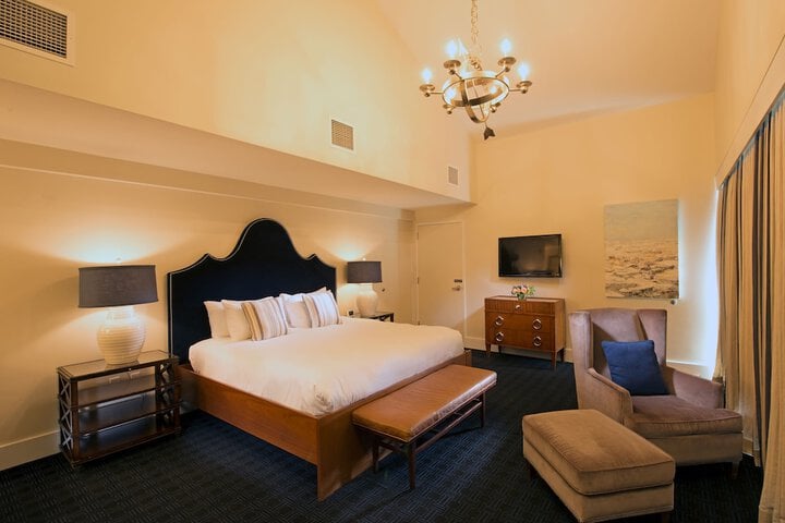 The Boathouse Waterfront Hotel