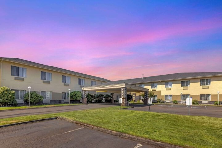 Comfort Suites Near Vancouver Mall