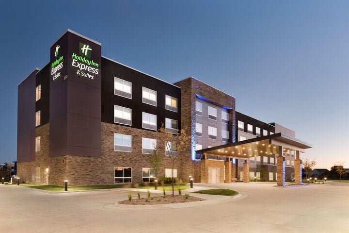 Holiday Inn Express & Suites West Des Moines - Jordan West, an IHG Hotel