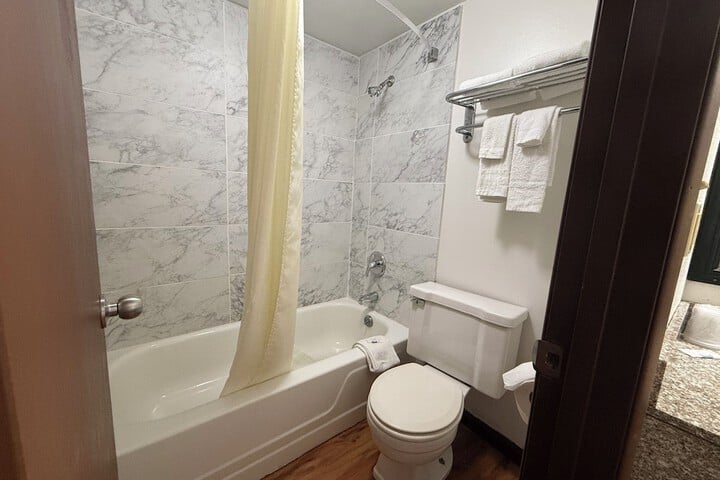 Relax Inn & Suites