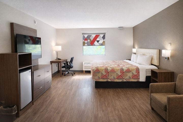 Howard Johnson by Wyndham Lake City