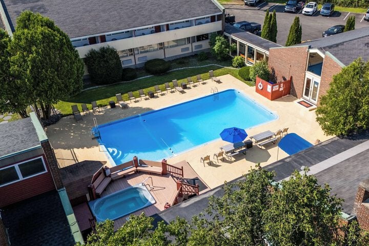 Fireside Inn & Suites