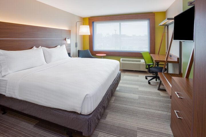 Holiday Inn Express & Suites Des Moines Downtown, an IHG Hotel