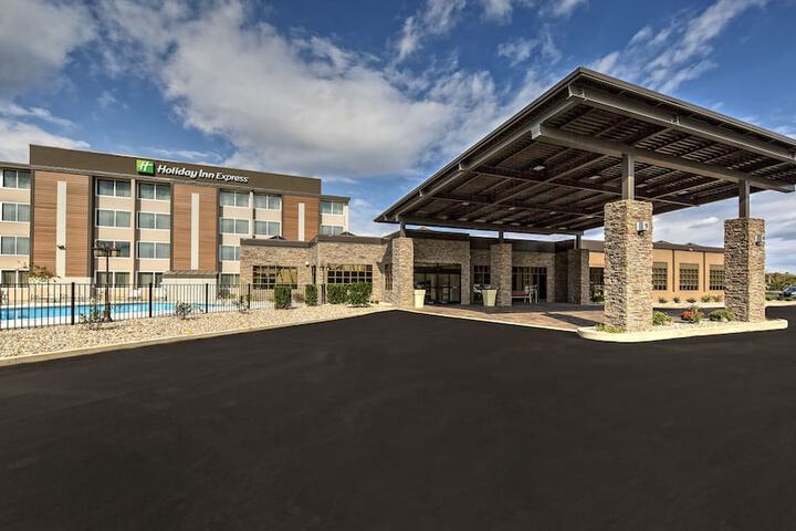 Holiday Inn Express Louisville Airport Expo Center, an IHG Hotel