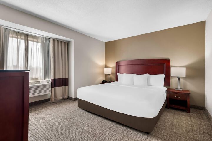 Comfort Inn & Suites North East
