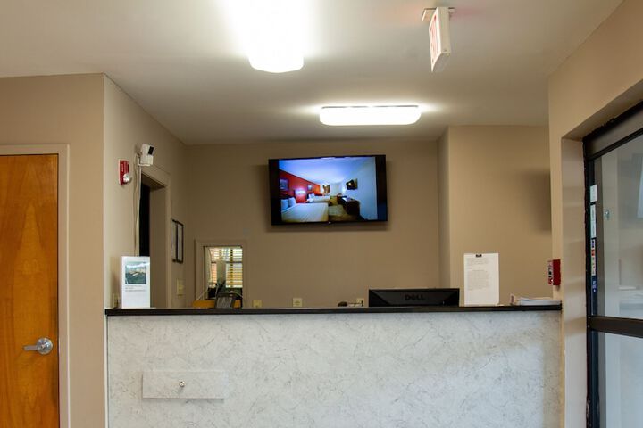 Brentwood Inn and Suites