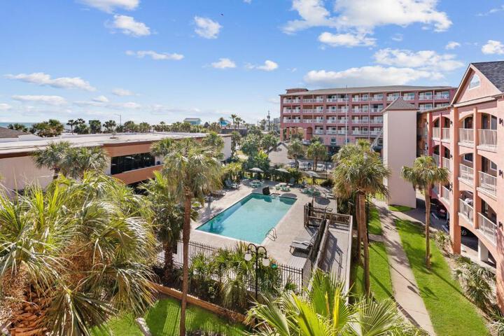Beachfront Palms Hotel