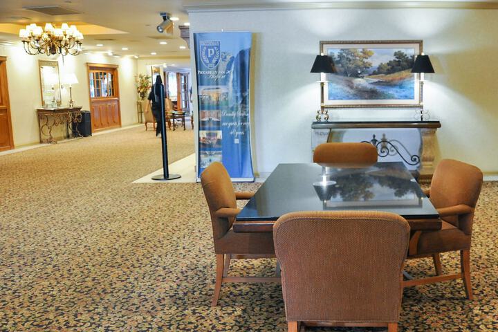 Piccadilly Inn Airport
