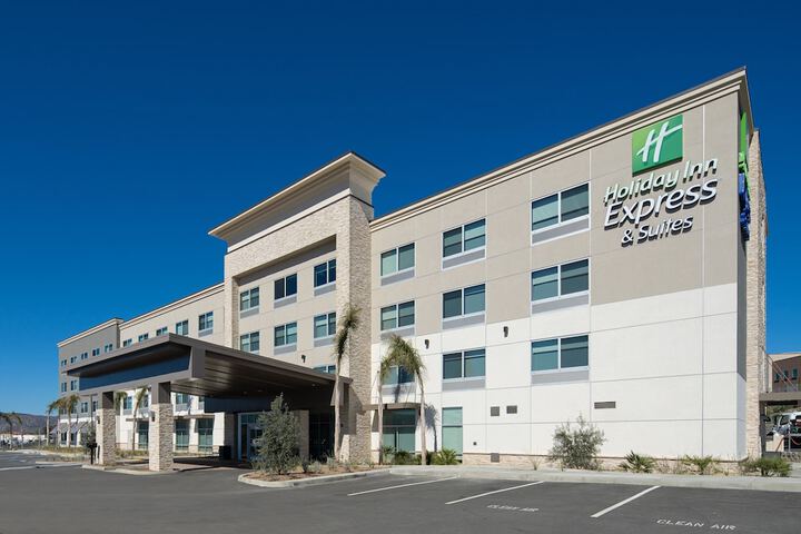 Holiday Inn Express & Suites Murrieta - Temecula by IHG