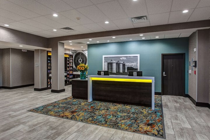 Hampton Inn & Suites Wichita/Airport