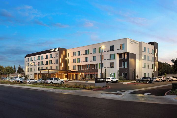 Courtyard Fresno Clovis