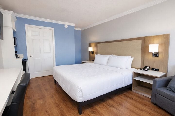 Destin Inn & Suites