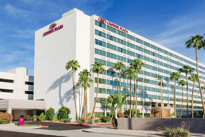 Crowne Plaza Phoenix Airport - PHX