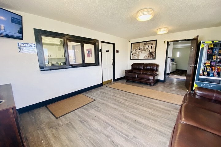 Super 8 by Wyndham Grand Rapids/Wyoming