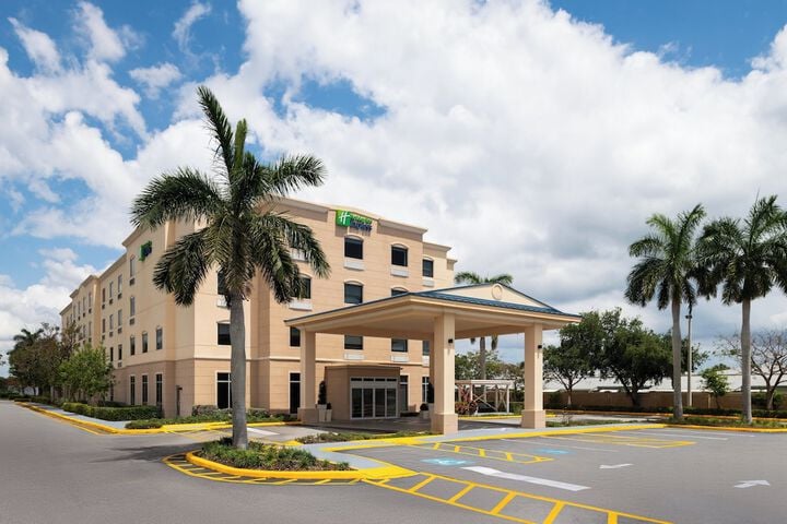 Holiday Inn Express & Suites Boynton Beach West, an IHG Hotel