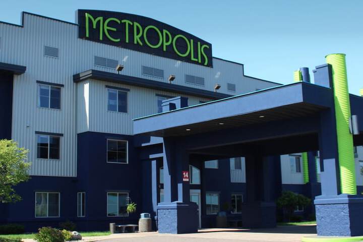 Metropolis Resort & Conference Center