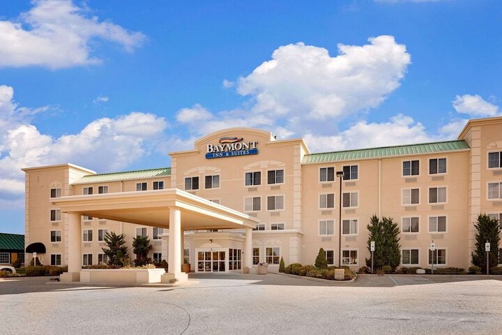 Baymont by Wyndham Grand Rapids Near Downtown