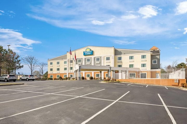 Days Inn & Suites by Wyndham Union City