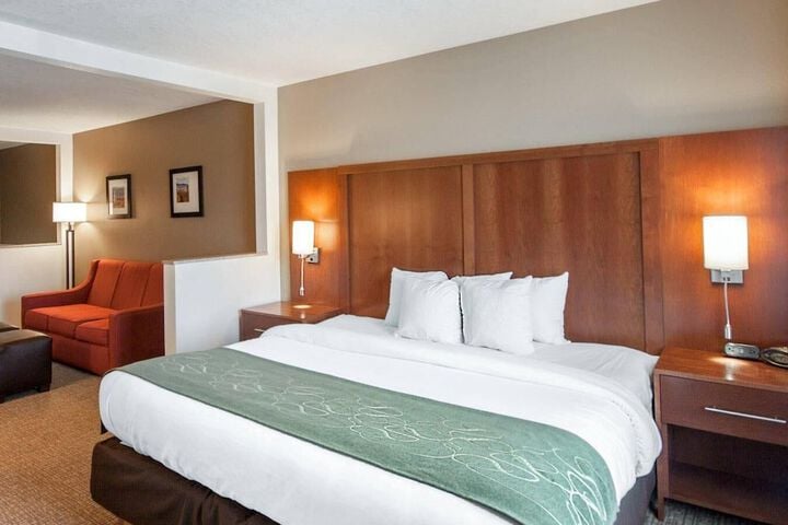 Comfort Suites Airport