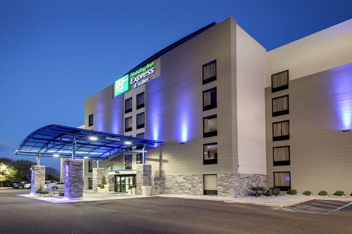 Holiday Inn Express & Suites Jackson Downtown - Coliseum, an IHG Hotel