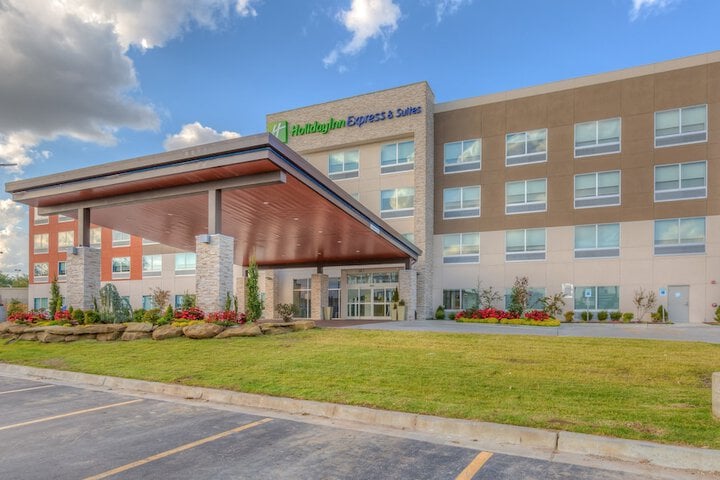 Holiday Inn Express & Suites Tulsa Midtown, an IHG Hotel