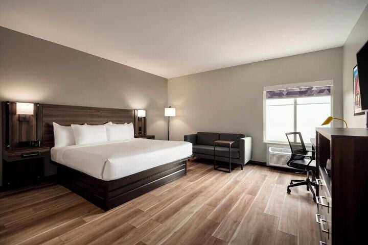 La Quinta Inn & Suites by Wyndham Gonzales LA