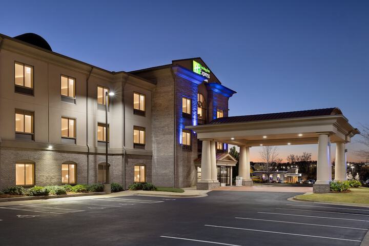 Holiday Inn Express & Suites Opelika Auburn, an IHG Hotel