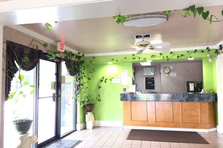 Western Inn & Suites