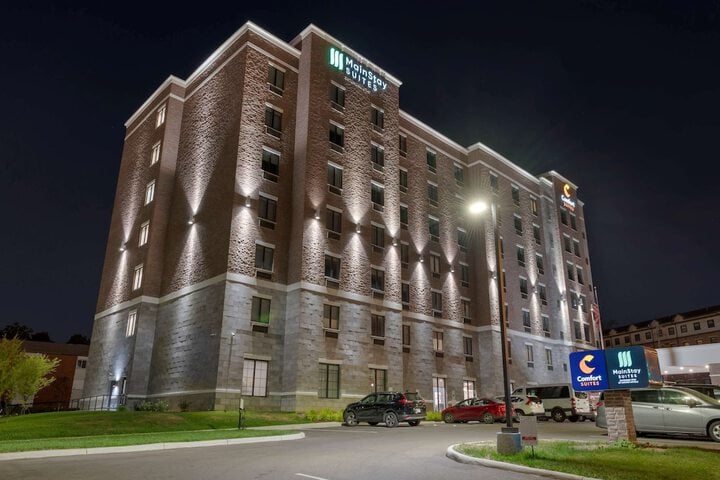 Comfort Suites Cincinnati University - Downtown