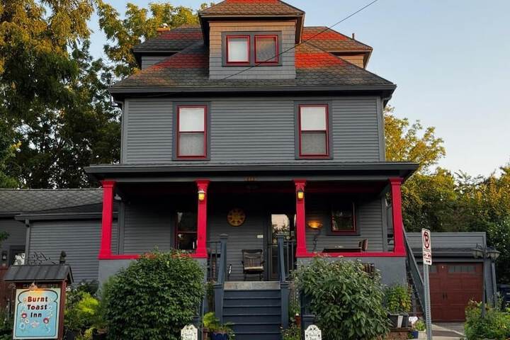 Burnt Toast Inn And The Washington House