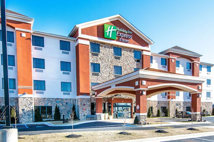 Holiday Inn Express & Suites Elkton - University Area, an IHG Hotel