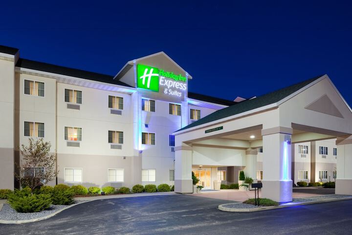 Holiday Inn Express & Suites Stevens Point, an IHG Hotel
