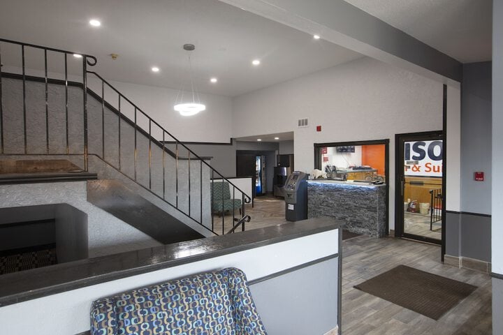 Bison Inn & Suites