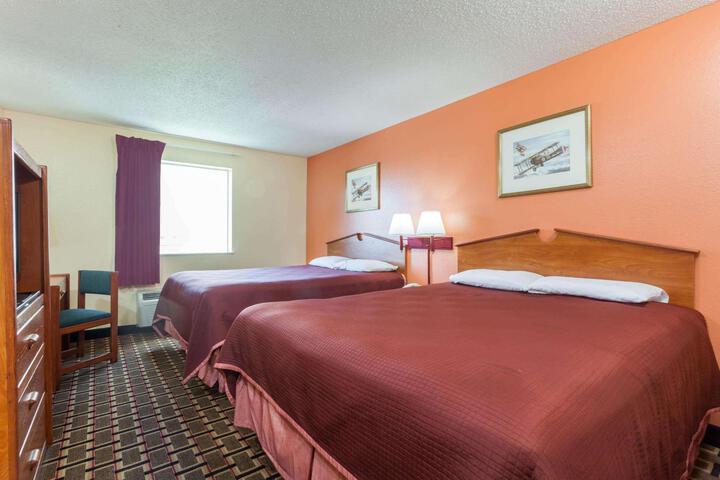 Howard Johnson by Wyndham Airport