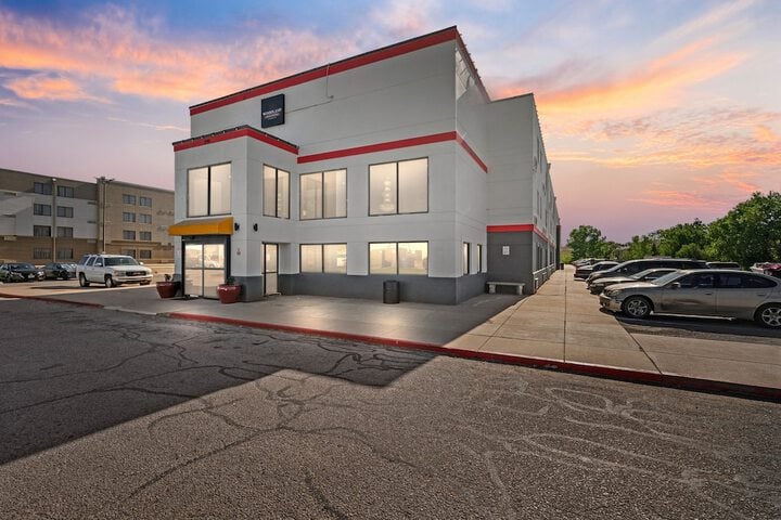 Super 8 by Wyndham Wichita North