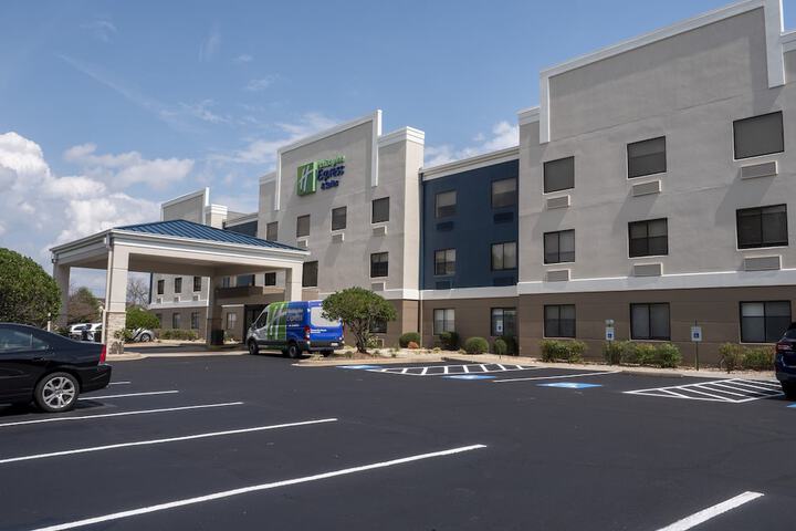 Holiday Inn Express & Suites Greenville Airport, an IHG Hotel