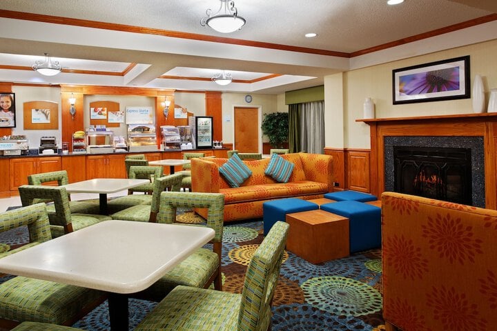 Holiday Inn Express & Suites Richmond-Brandermill-Hull St.
