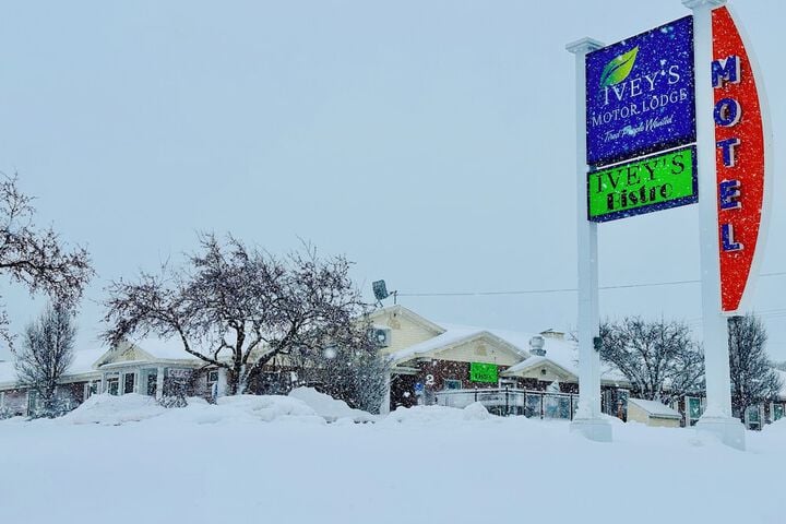 Ivey's Motor Lodge