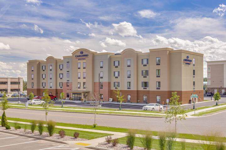 Candlewood Suites Eau Claire, an IHG Hotel