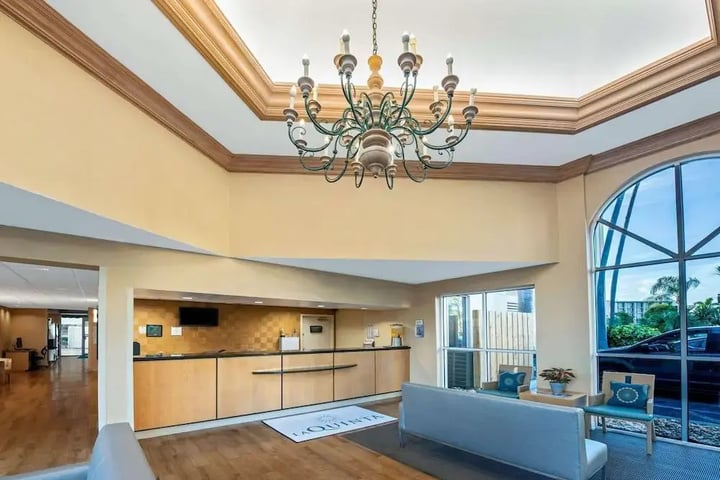 La Quinta Inn & Suites by Wyndham West Palm Beach Airport