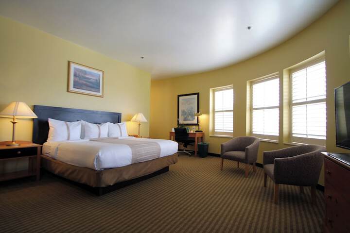 The Crockett Hotel