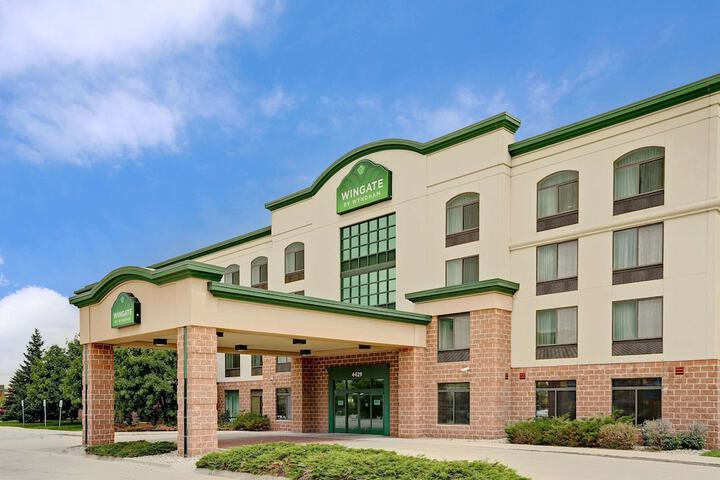 Wingate by Wyndham Fargo