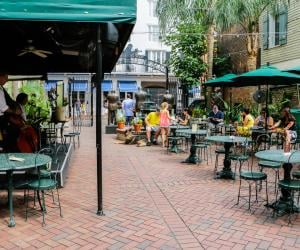 Cafe Beignet, Bourbon Street