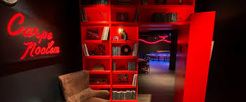 Redd's Piano Bar and Lounge