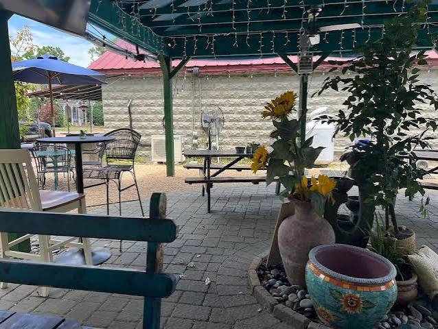 Gina's Cafe