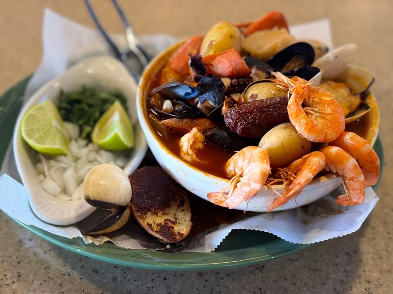 Los Mariachis Bar & Grill
