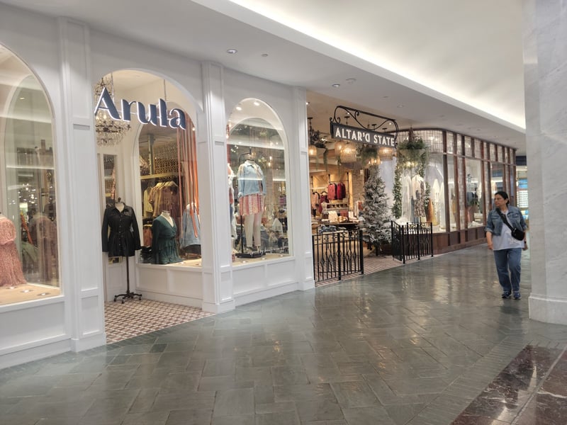 Lakeside Shopping Center