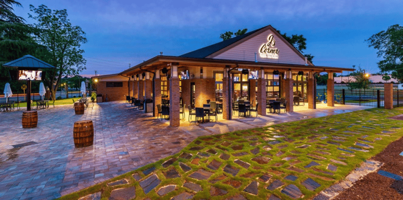 J's Corner Restaurant & Bar