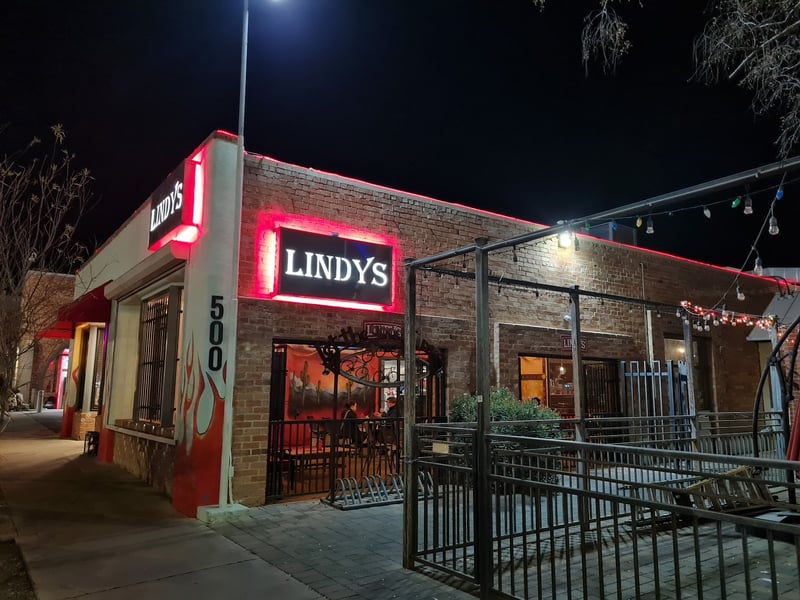 Lindy's on 4th
