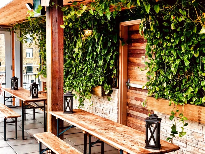 LÜFT Rooftop Bar